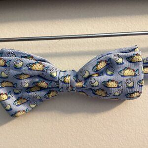 Vineyard Vines Boys' Silk Bowtie, Fish Tacos design